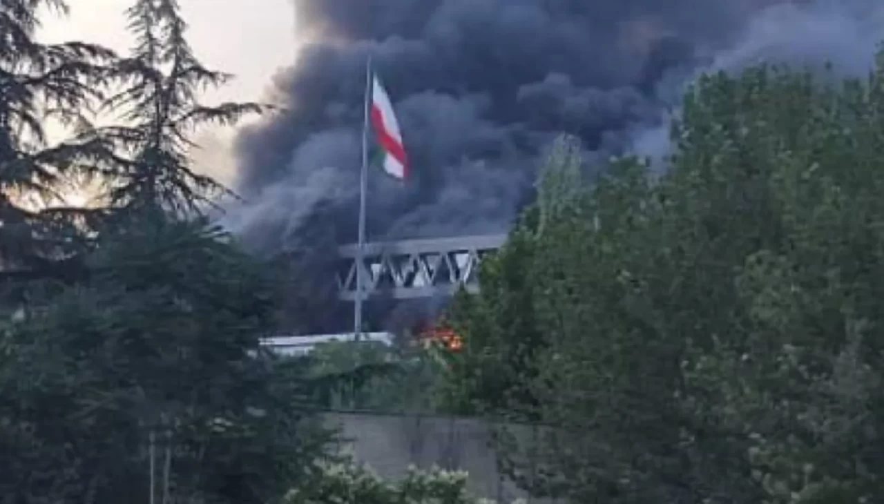 İsrail Savunma Bakanı, İran devlet televizyonunu hedef aldıklarını doğruladı