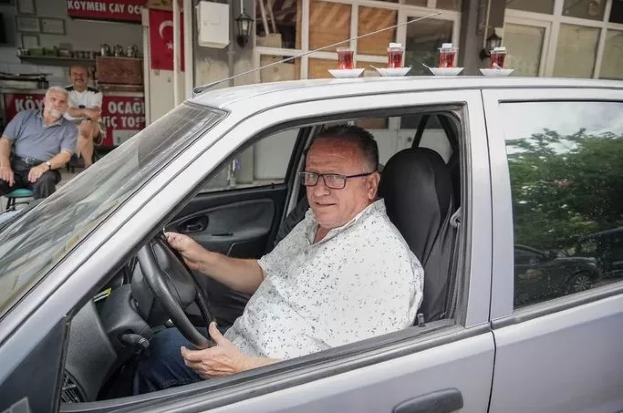 Bursa’da esnaf otomobille çay taşıma yöntemini kullanıyor