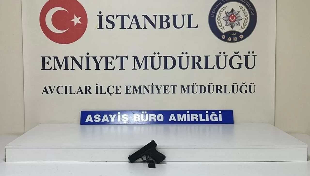 Avcılar'da sokak ortasında iki kişiyi silahla vuran şüpheli yakalandı