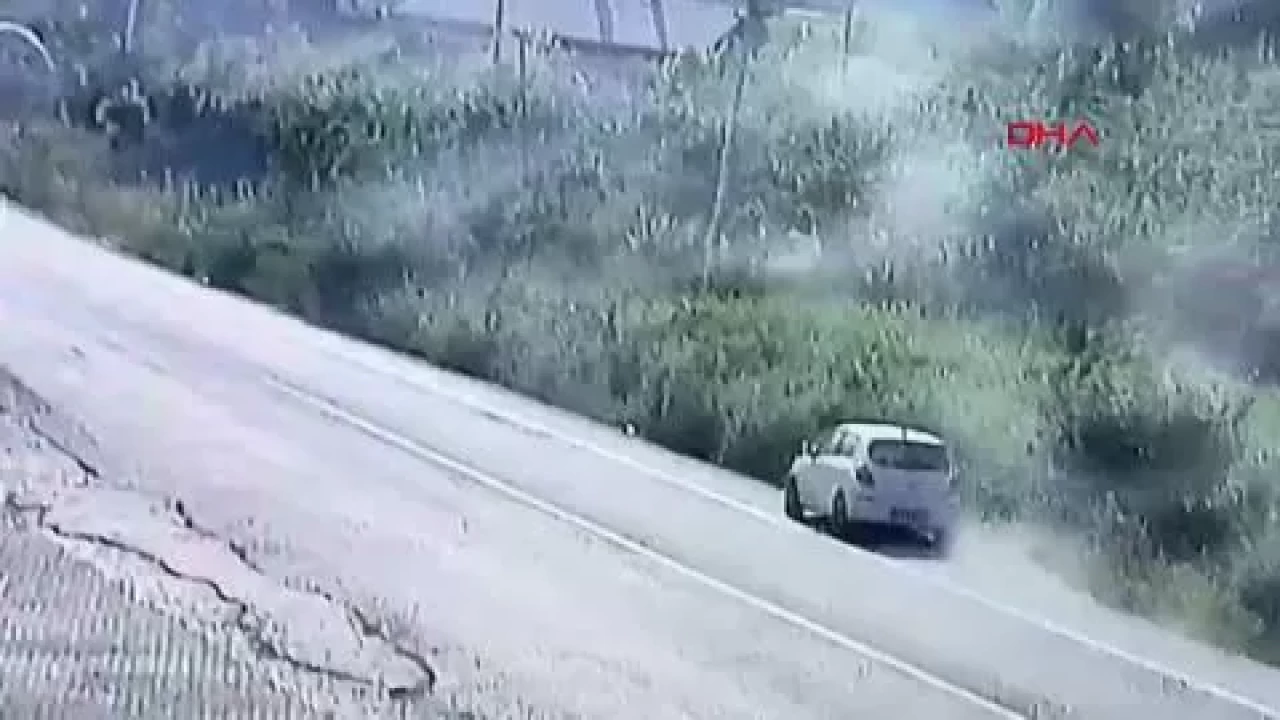 Fındık bahçesine devrilen otomobilin sürücüsü yaralandı