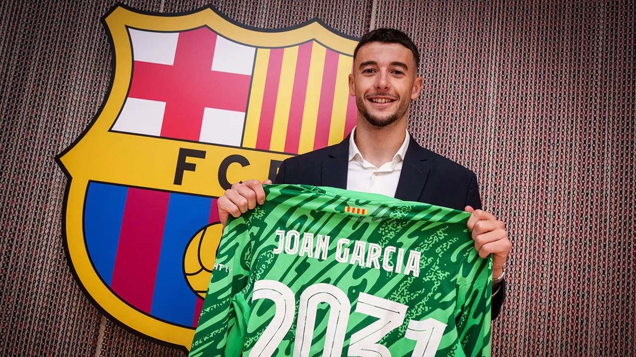 Barcelona, Espanyol'dan ayrılan kaleci Joan Garcia'yı transfer etti