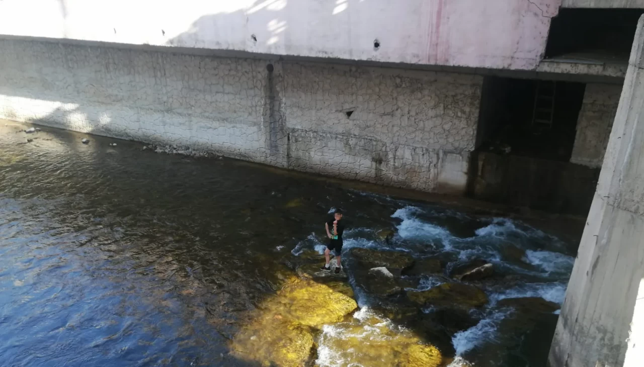Gümüşhane'de çaya düşen çocuk itfaiye tarafından kurtarıldı!