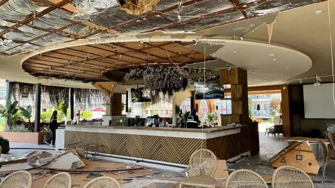 Muğla'da restoranın tavanı çöktü: 1'i çocuk 5 yaralı