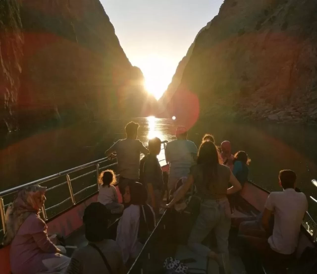 Erzincan'da sıcak hava rekoru: Kemaliye'de sıcaklık 34 dereceyi buldu