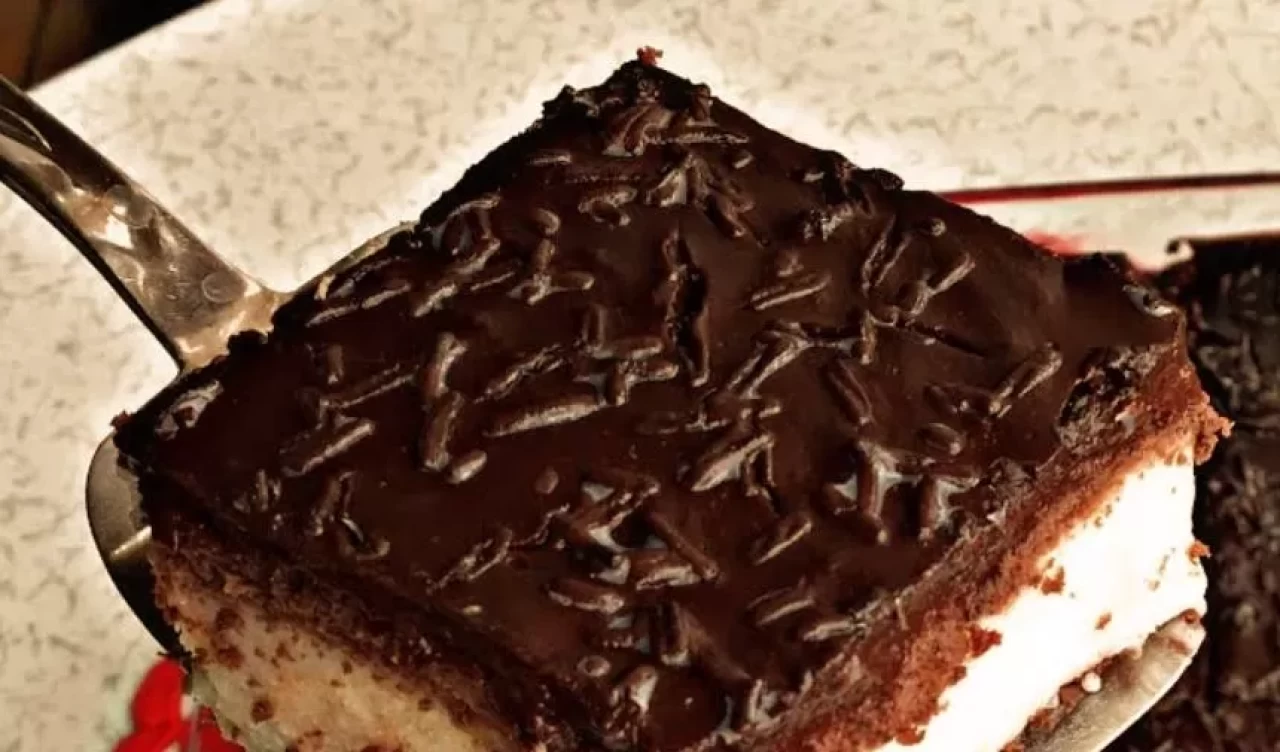 Fırın kullanmanıza gerek yok! Fırınsız muhallebili pasta nasıl yapılır?