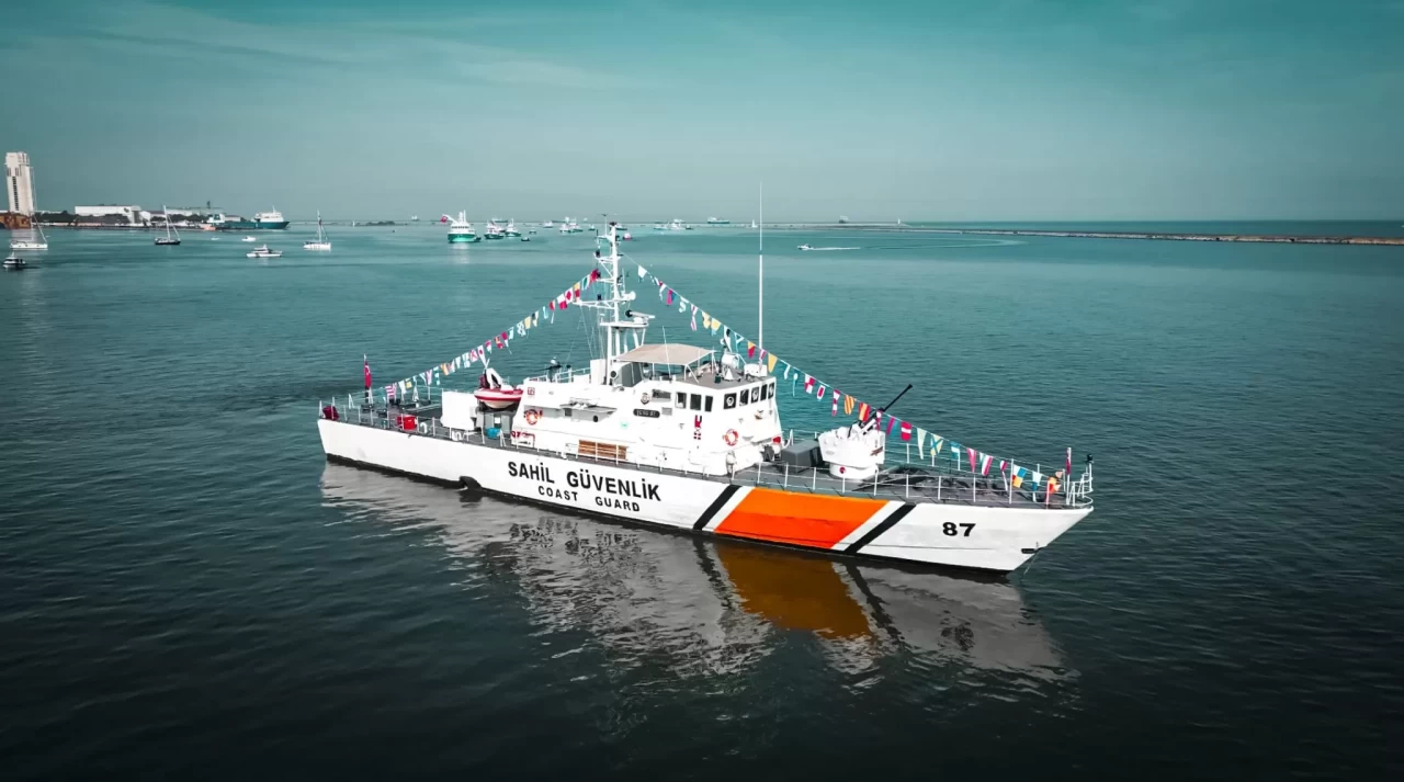 Sahil Güvenlik TCSG-87 Gemisi, vatandaşların ziyareti için kapılarını açıyor
