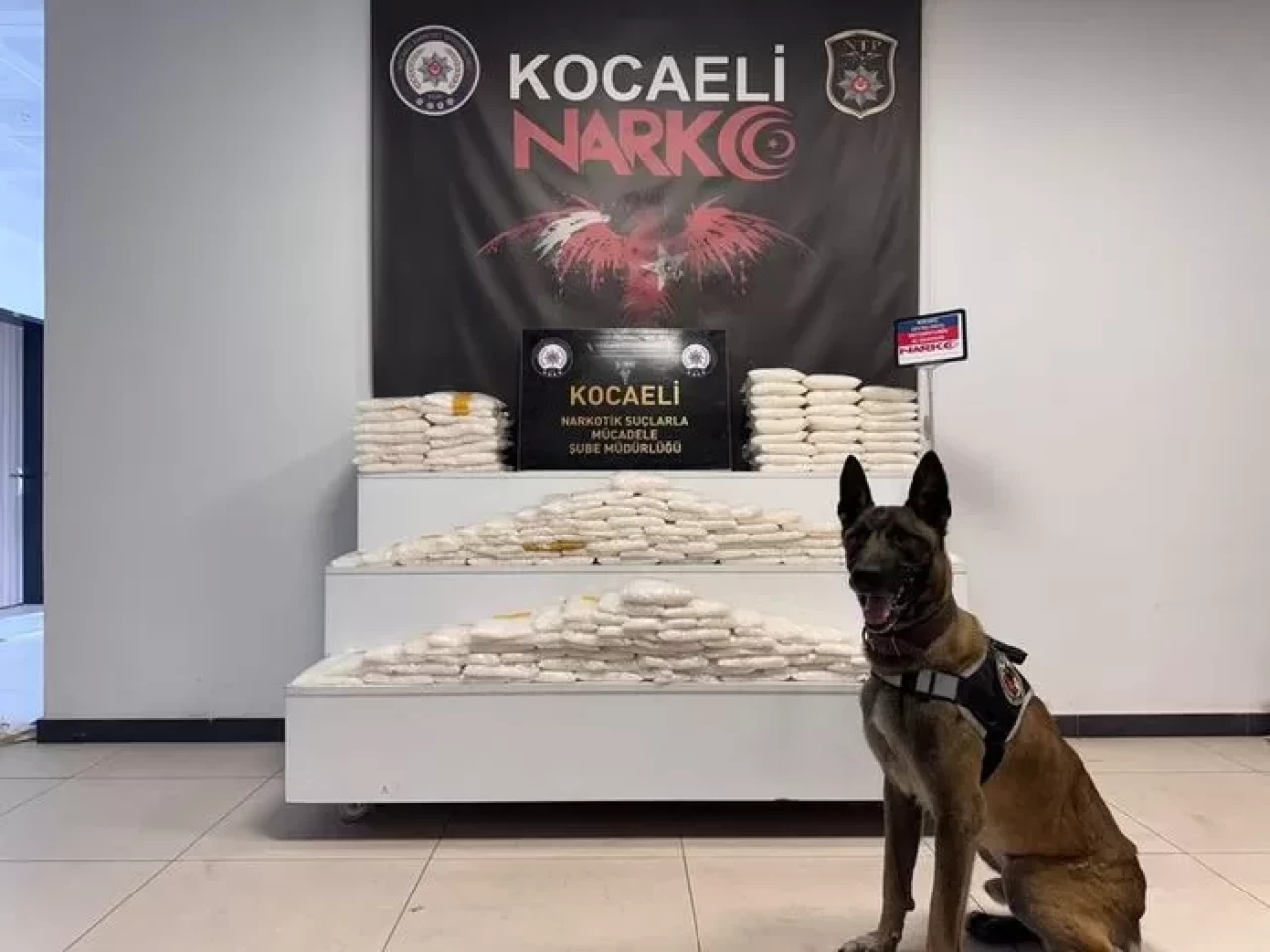 Kocaeli'de otomobilin gizli bölmesinde 82 kilo uyuşturucu çıktı