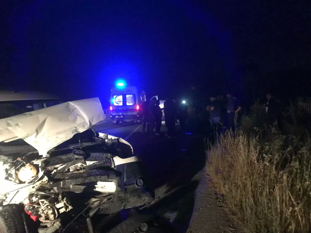 Sakarya'da traktör ile hafif ticari araç çarpıştı: 4 yaralı