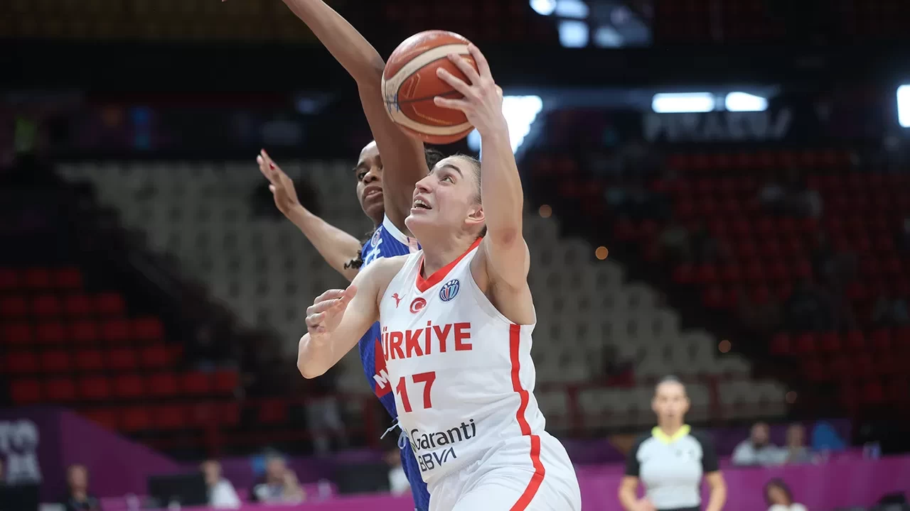 A Milli Kadın Basketbol Takımı, Avrupa Şampiyonası'nda ikinci maçında İsviçre karşısında