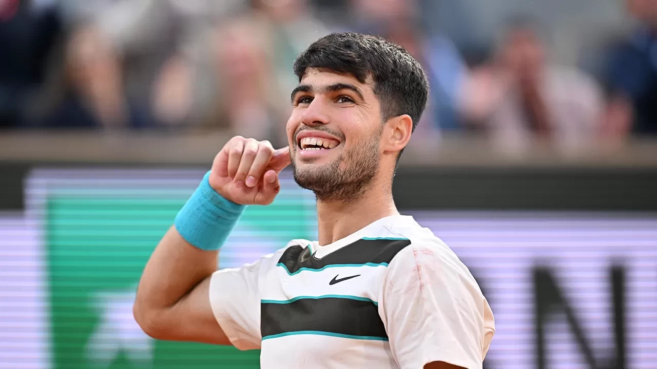 Carlos Alcaraz'dan Rolland Garros'ta tarihi zafer!