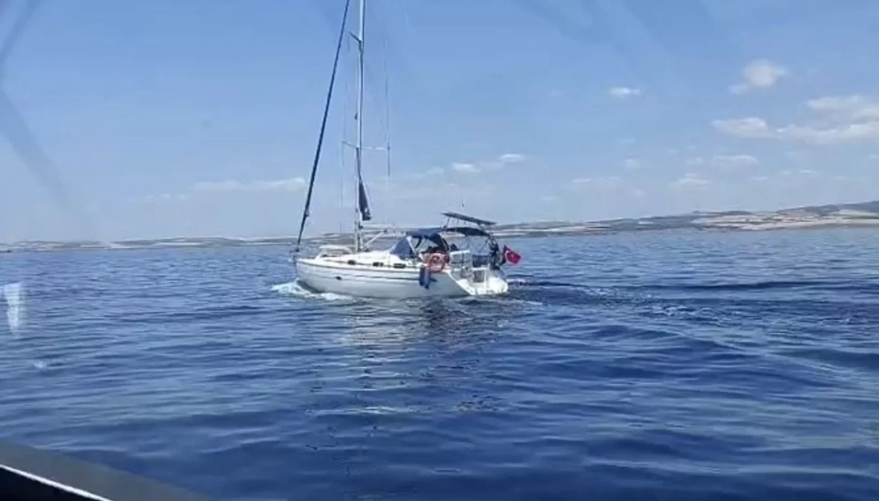Gelibolu açıklarında rotası İtalya olan 51 kaçak göçmen ile 2 göçmen kaçakçısı şüphelisi yakalandı