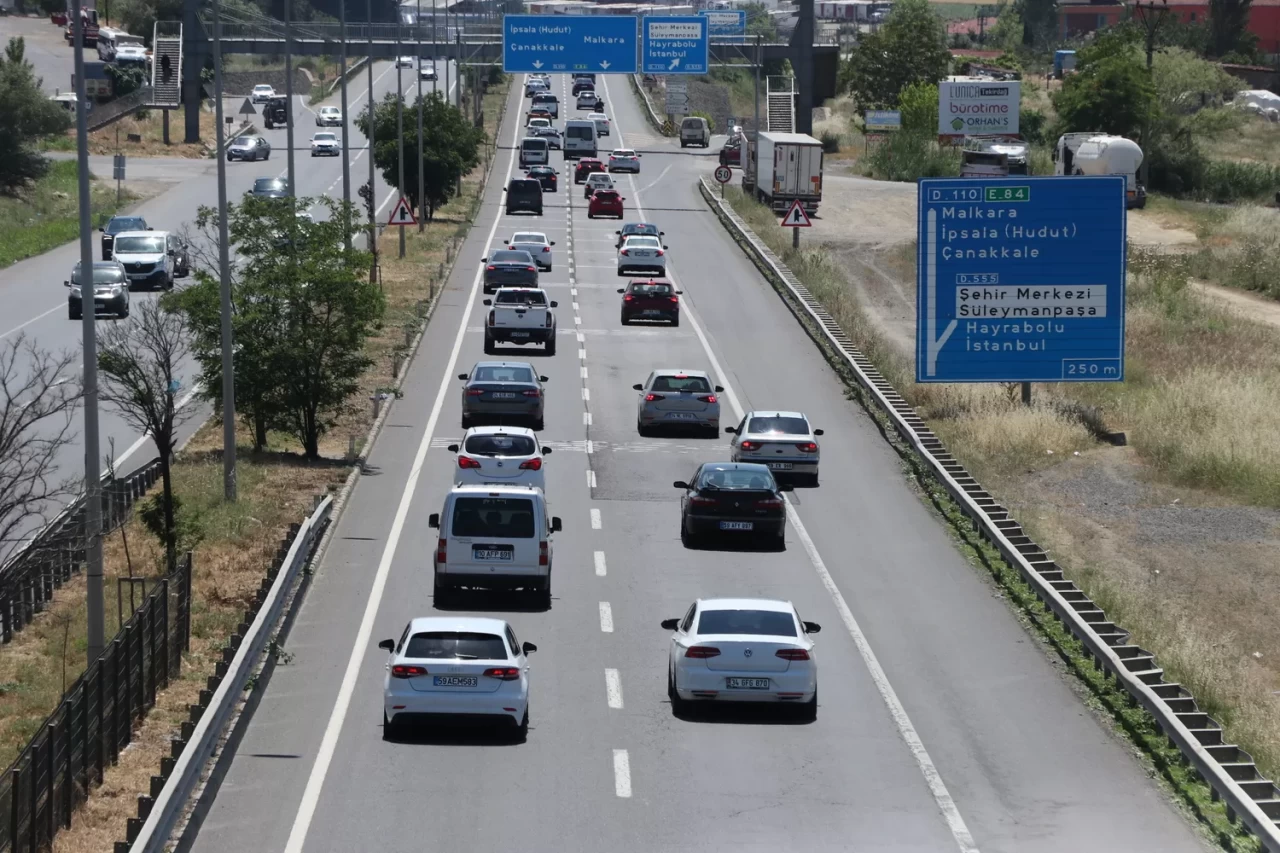 İstanbul-Tekirdağ kara yolunda bayram yoğunluğu