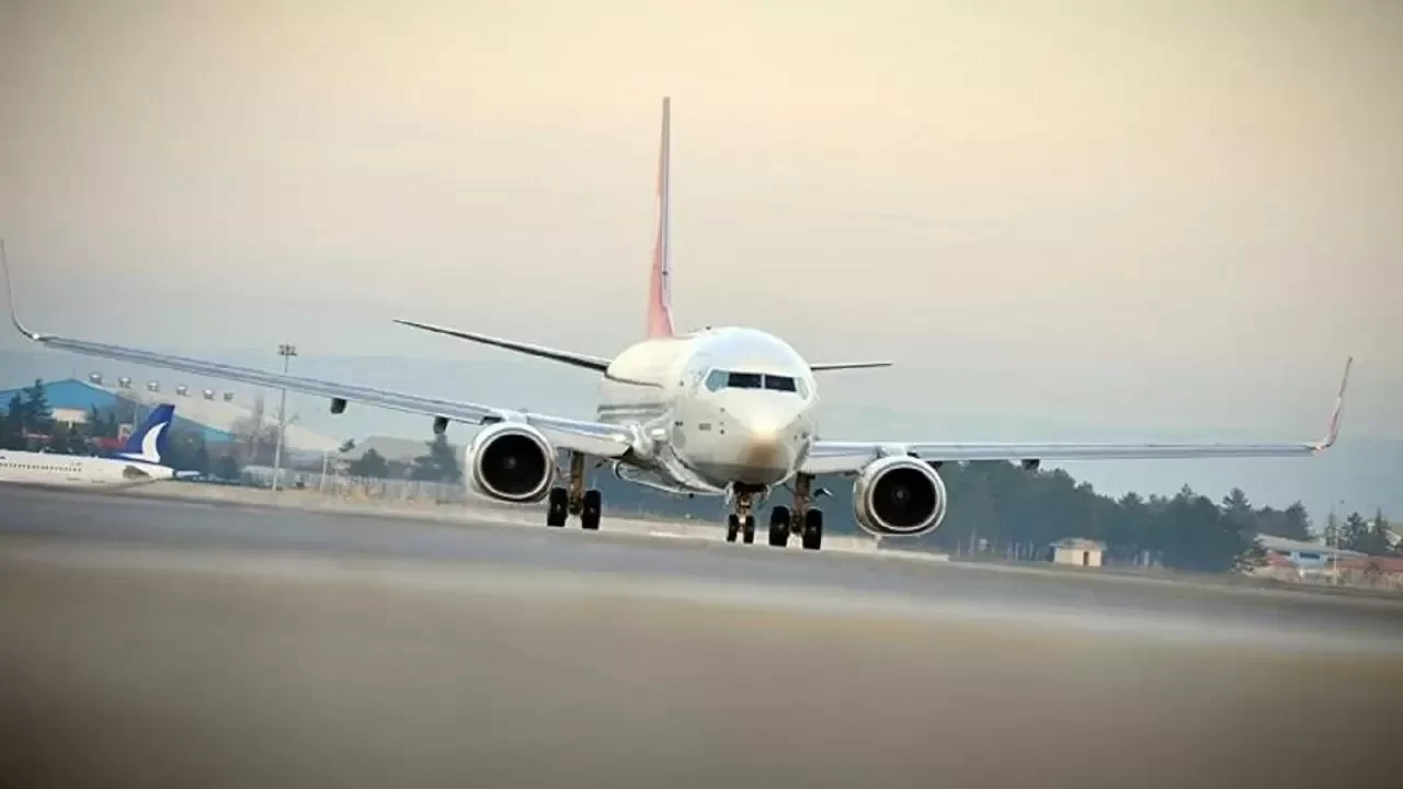 Katar, ülkedeki hava trafiğini durdurdu