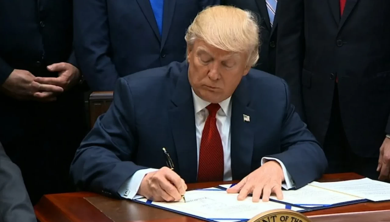 ABD Başkanı Trump'tan benzinli araç hamlesi! California'nın "2035" planını bloke etti