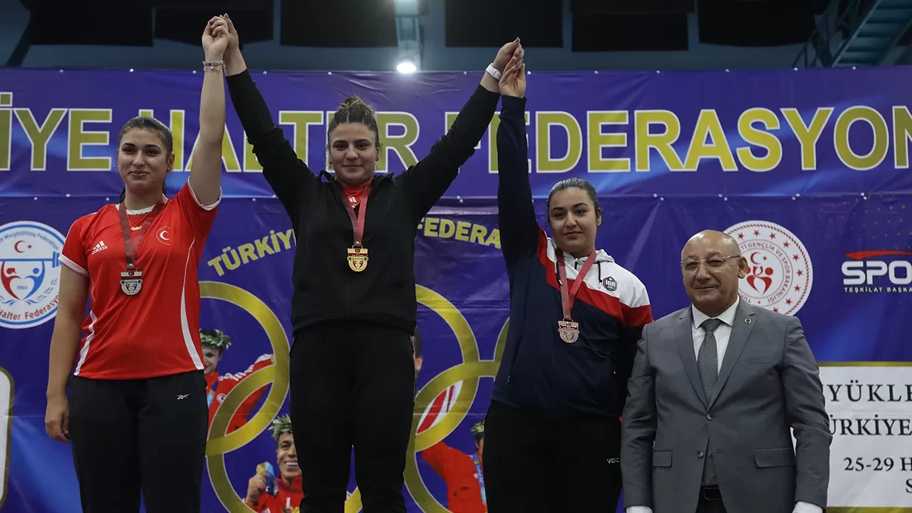 Kulüpler Türkiye Halter Şampiyonası Samsun’da sürüyor