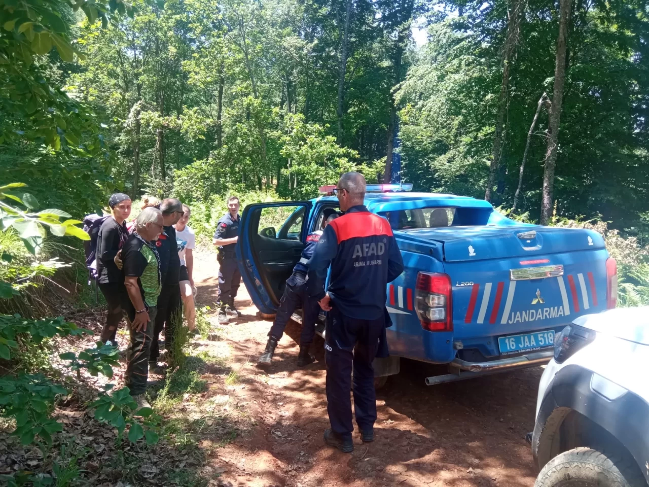 Bursa'da arazide mahsur kalan 3 kişi kurtarıldı