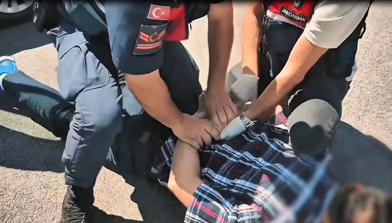 Kayseri'de, İranlı 3 şüphelinin midesinden uyuşturucu çıktı