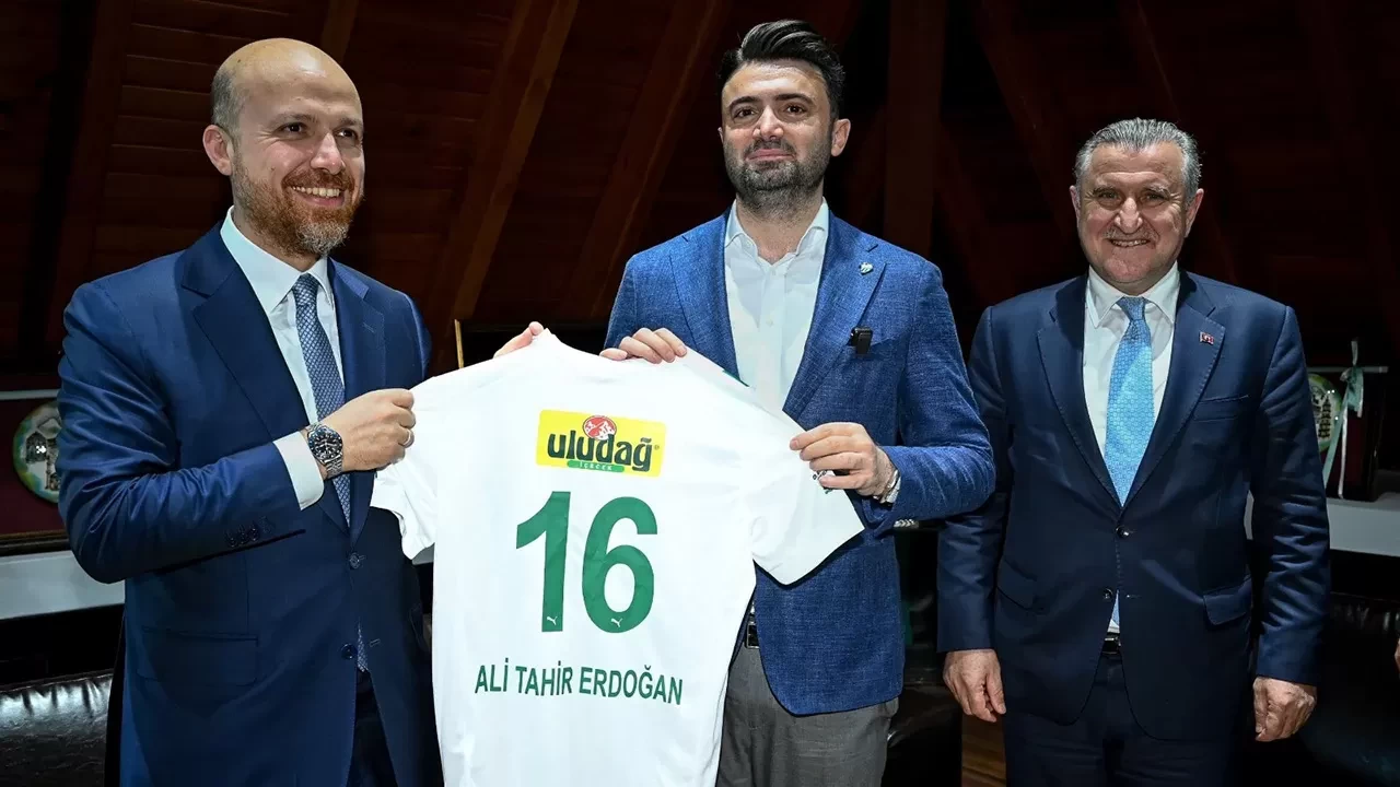 Bakan Osman Aşkın Bak ve Bilal Erdoğan’dan Bursaspor’a anlamlı ziyaret