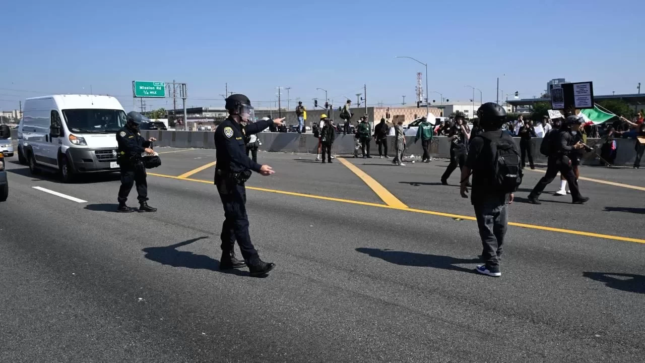 Los Angeles'ta sokağa çıkma yasağı ilan edildi