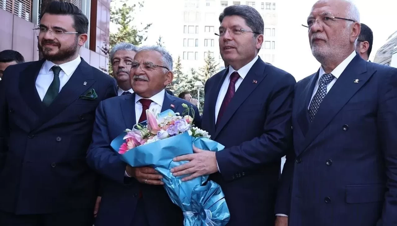 Adalet Bakanı Tunç Kayseri'de çeşitli ziyaretlerde bulundu