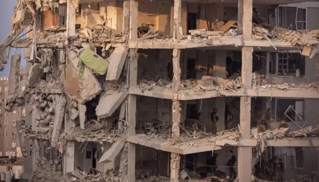 İran füzesinde hasar gören İsrail'deki binalardan 22'si acil yıkılacak