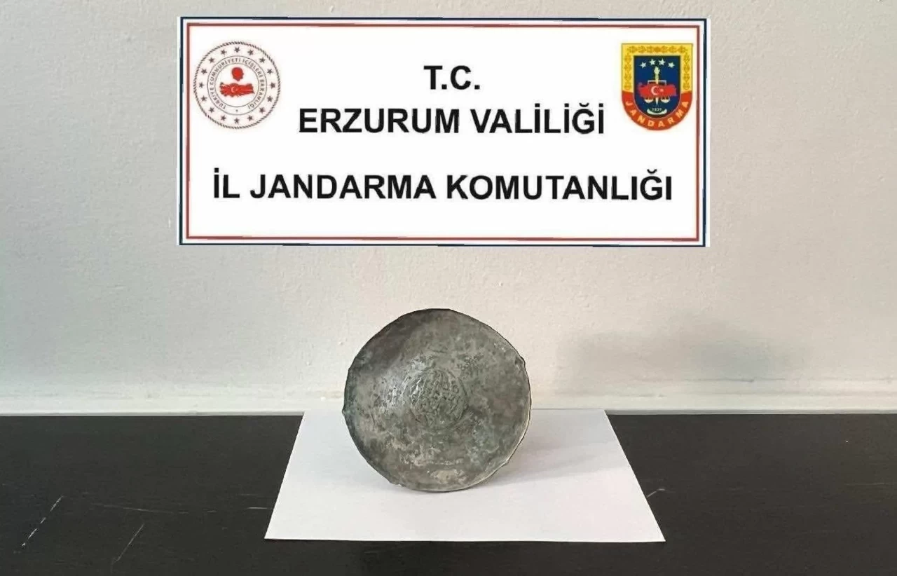 Piknik yaparken arazide Bizans dönemine ait disk buldu