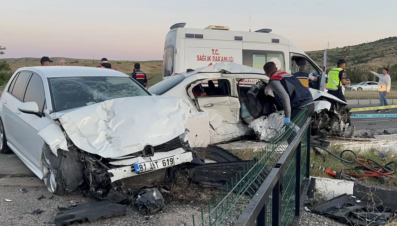 Feci kaza evli çifti hayattan kopardı