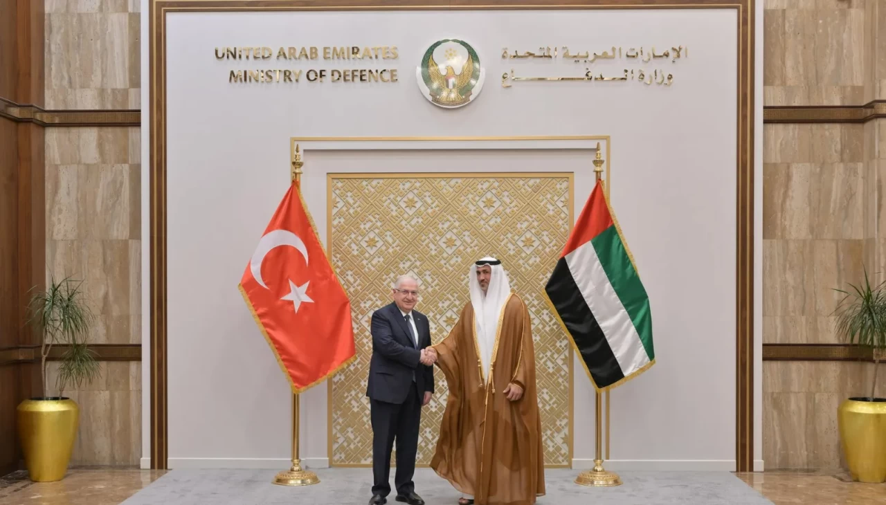 Bakan Güler, BAE Savunma İşlerinden Sorumlu Devlet Bakanı Al Mazrouei ile görüştü