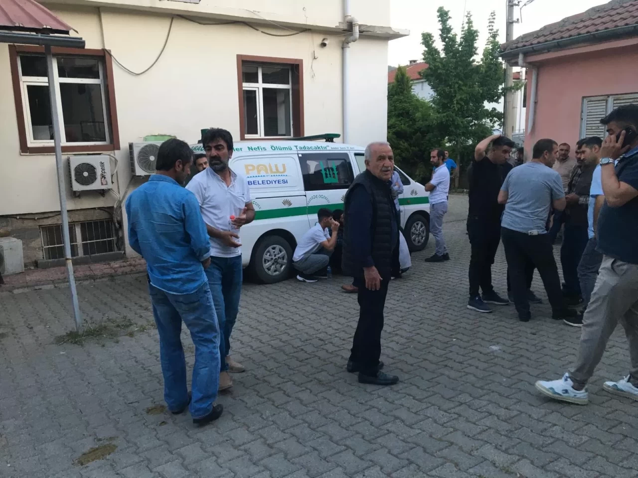 Elazığ'da dehşet dolu anlar: 15 yaşındaki çocuk ailesine kurşun yağdırdı!