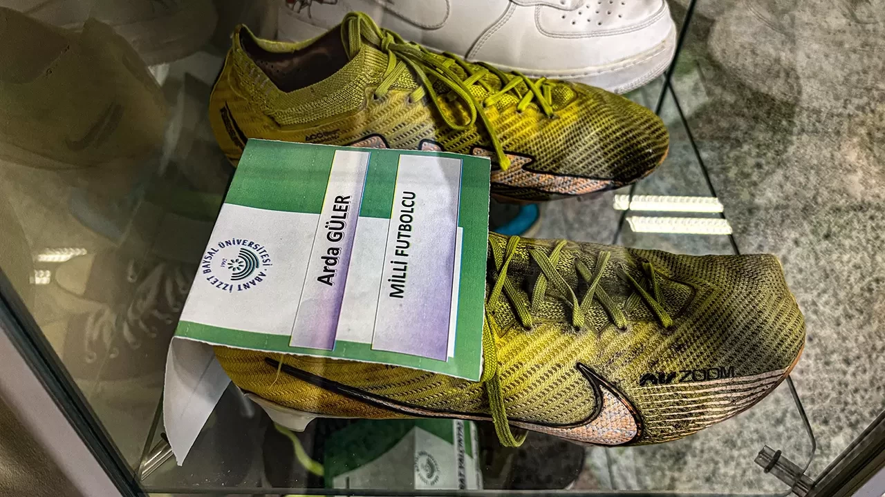 Arda Güler’in Real Madrid yolculuğuna eşlik eden kramponlar Bolu’daki müzede sergileniyor