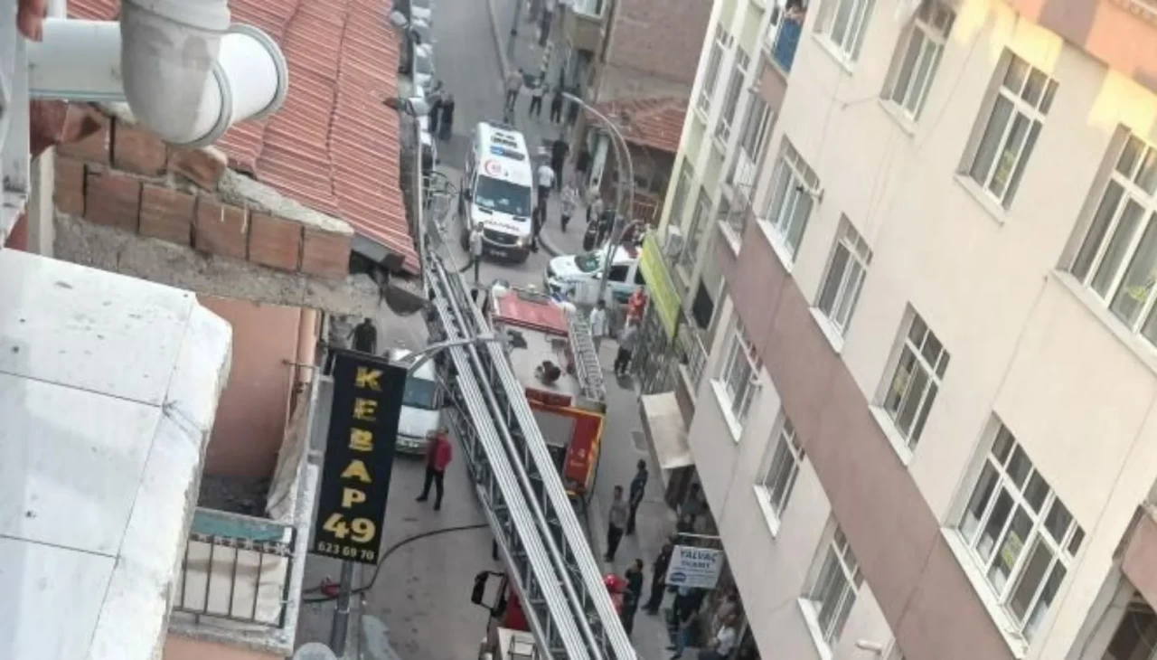 Ankara Polatlı'da korkutan yangın! En üst katta 4 kişi mahsur kaldı
