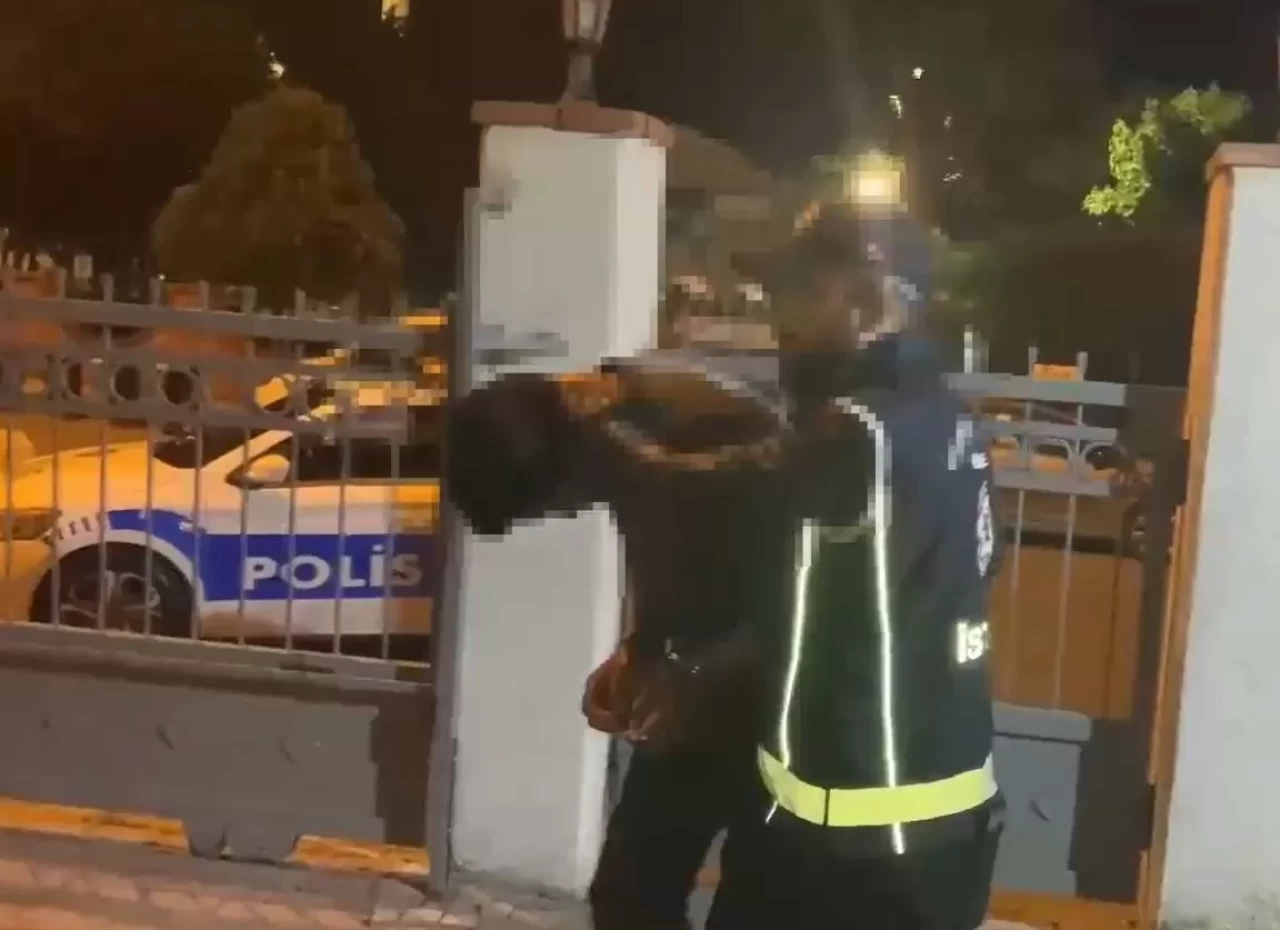 Marmaray'da skandal! Kadınların fotoğraflarını çeken şahıs yakalandı