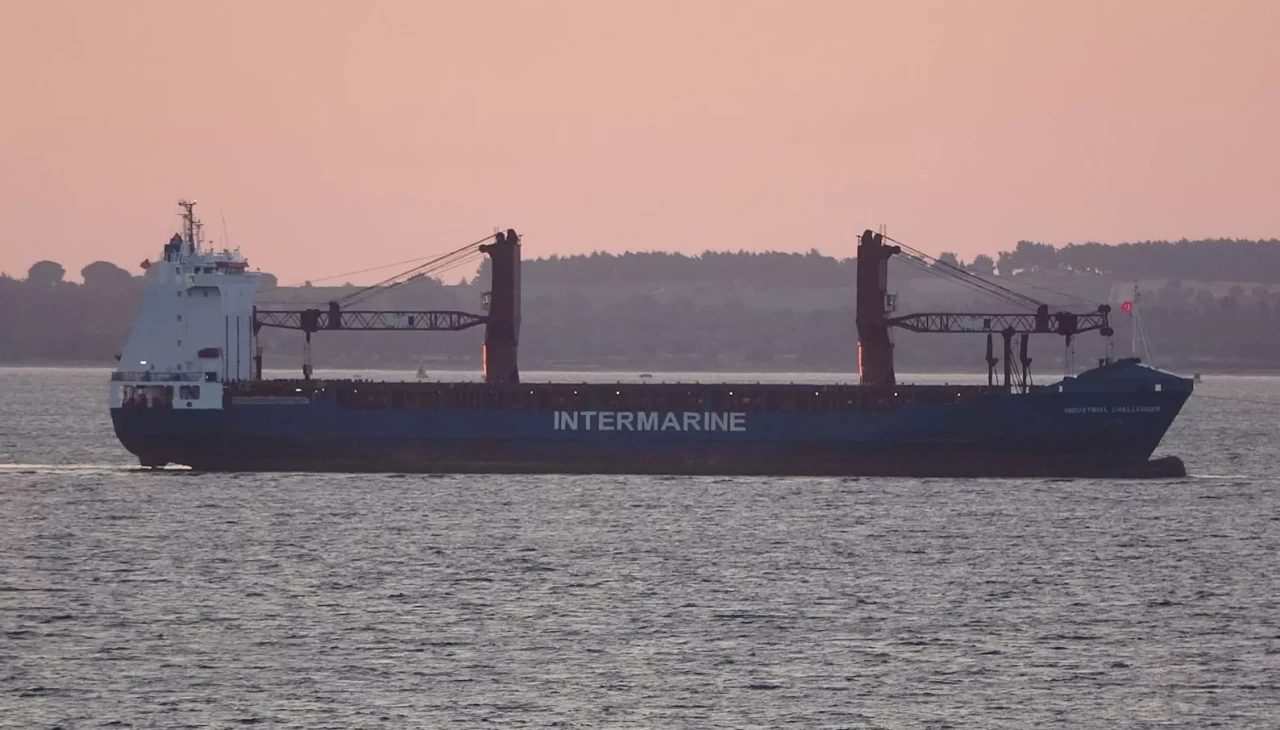 Çanakkale Boğazı'ndan gergin anlar! Geçen yük gemisinde yangın çıktı