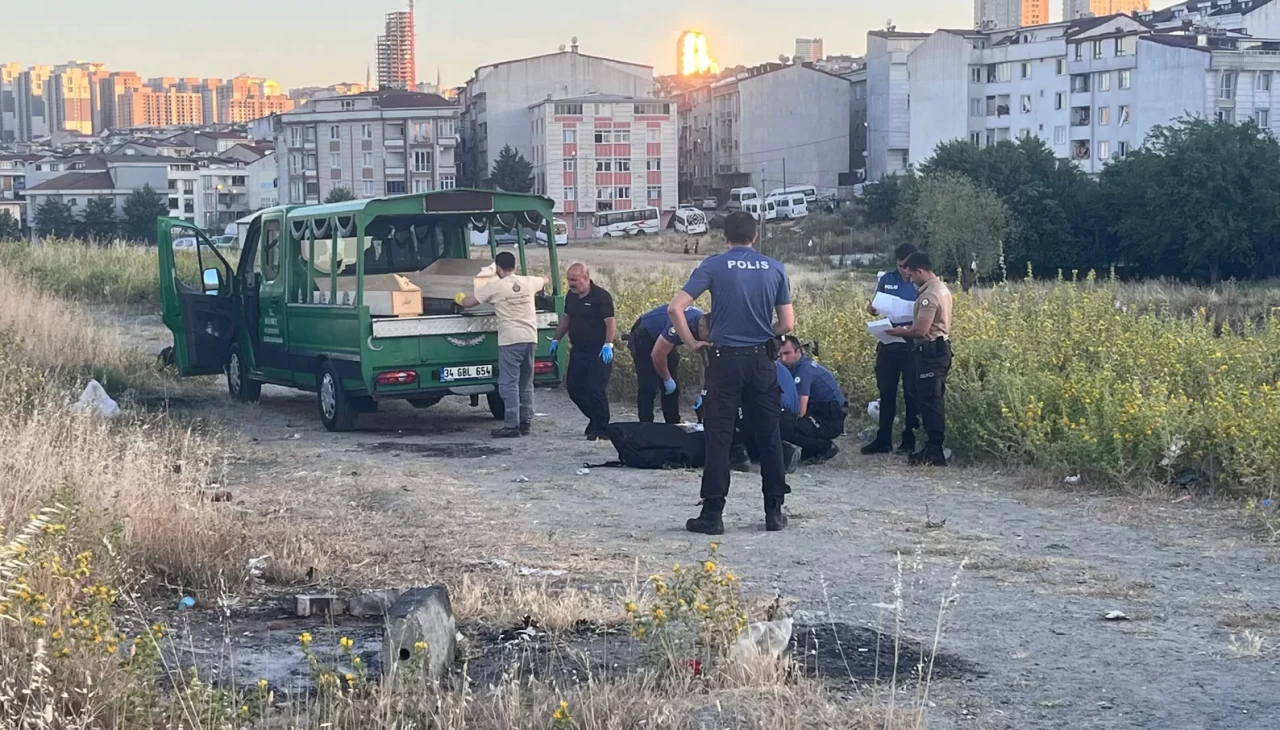 Esenyurt’ta 2 gündür haber alınamayan adam boş arazide ölü bulundu