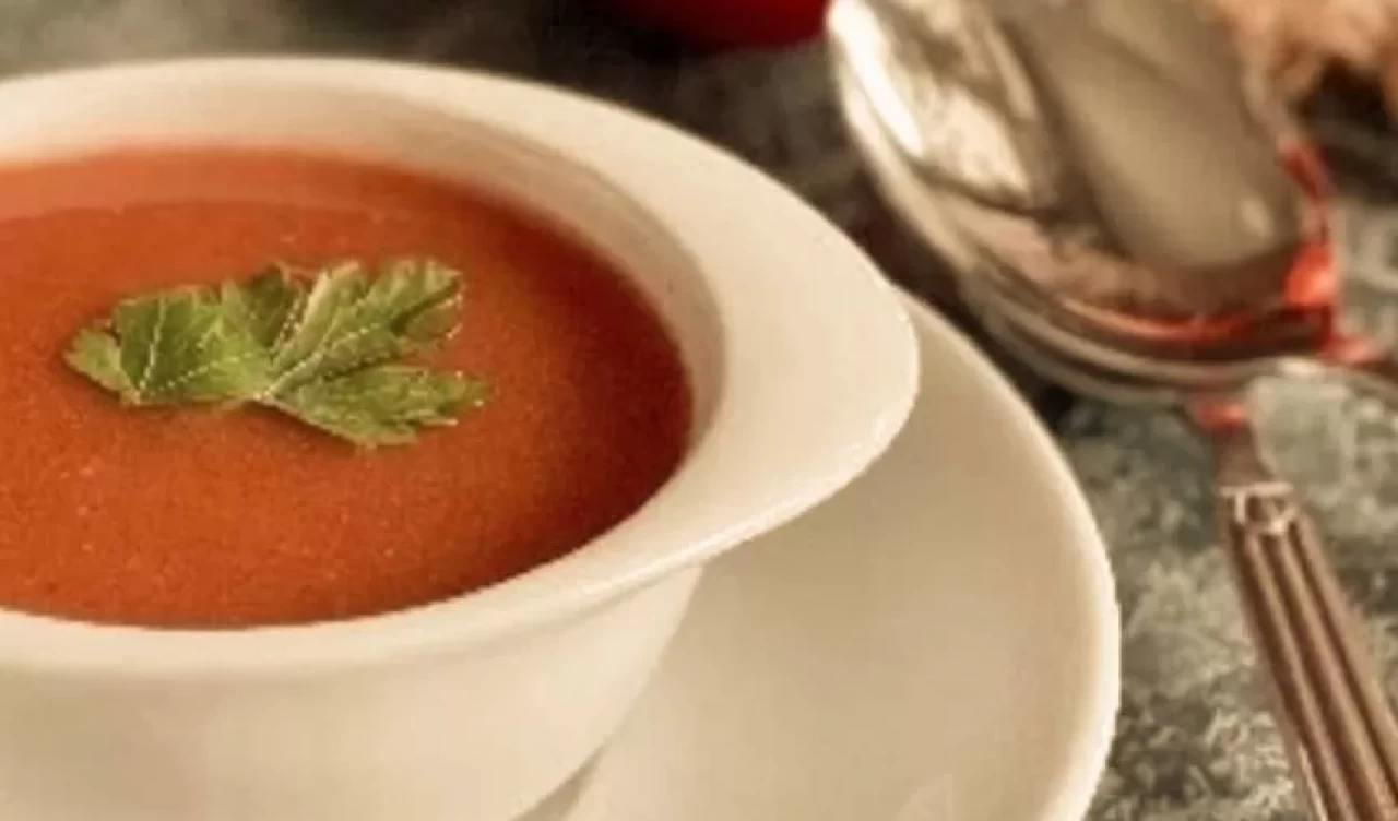 Yazın vazgeçilmezi! 3 pratik soğuk çorba tarifi