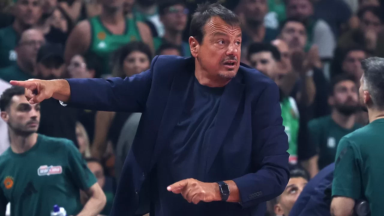 Ergin Ataman’dan Olympiakos taraftarına Yunan bayrağı tepkisi: “Takımlarında kaç Yunan oyuncu var?”
