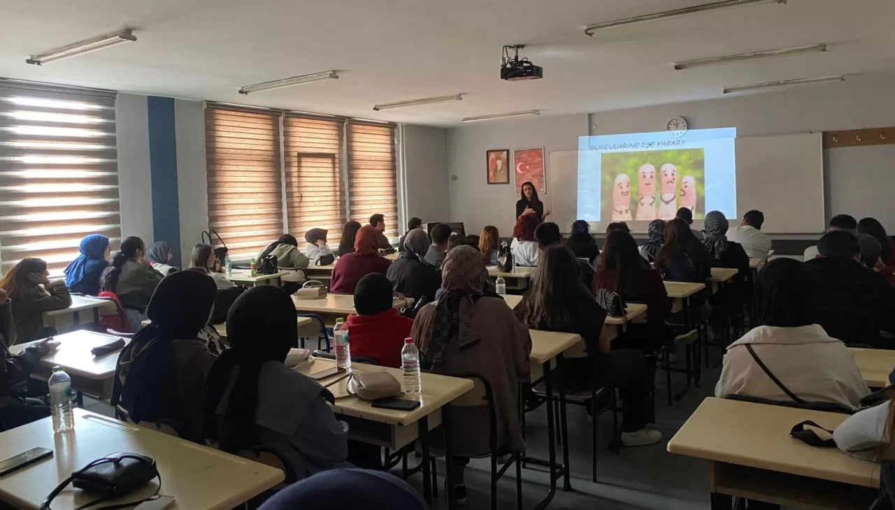 Bağımlılıkla mücadele eğitimi verildi