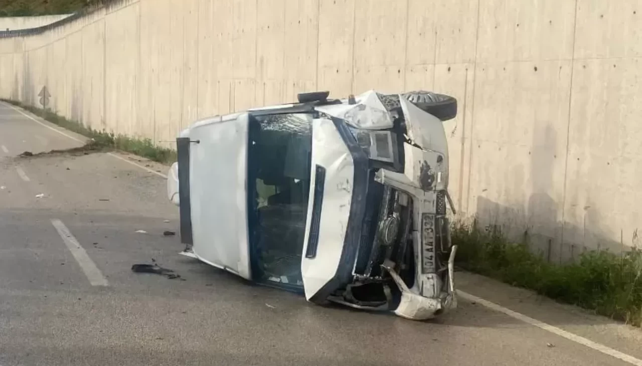 Tokat'ta minibüs devrildi: 10 yaralı