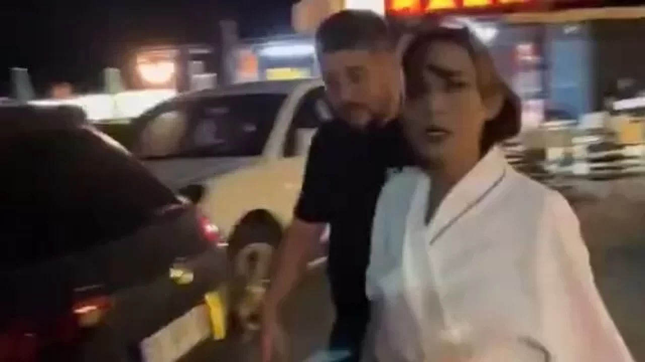 Ünlü şarkıcı Yıldız Tilbe bornozla otomobil kullandı