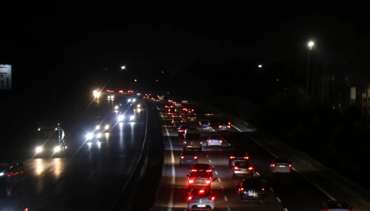 Bayramın bitmesini beklemeyenler otoyolda akıcı yoğunluk oluşturdu