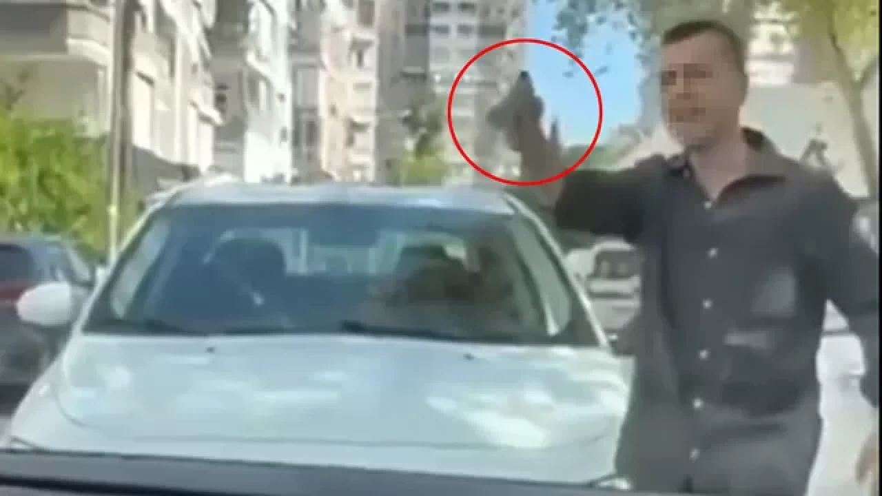 Antalya’da trafikte dehşet: Kadın sürücülere silah doğrulttu