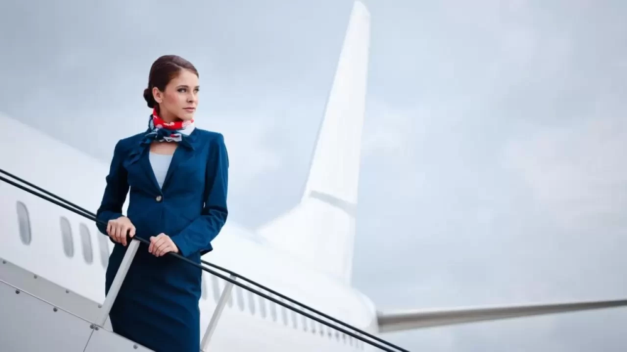 Hostes Nasıl Olunur? Hostes Olma Şartları Nelerdir?