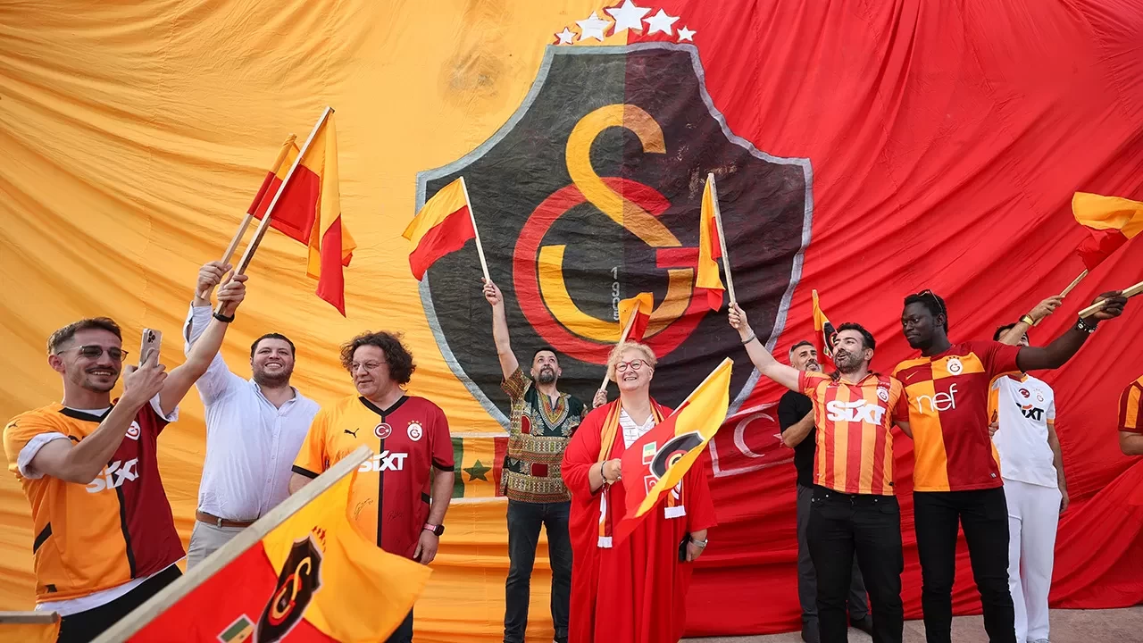 Galatasaray’ın 25. şampiyonluğu Senegal’de coşkuyla kutlandı