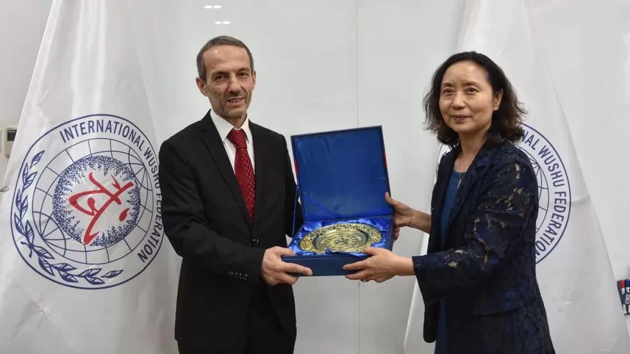 Wushu Federasyonu Başkanı Akyüz, Çinli mevkidaşı Zhang Yu Ping ile bir araya geldi