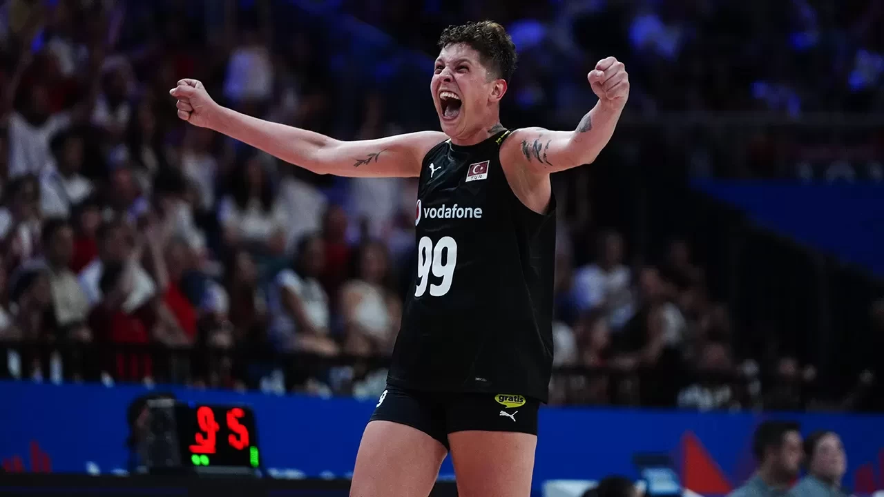 A Milli Kadın Voleybol Takımı’nın yıldız ismi Ebrar Karakurt: “Evimizde yarın 8’de 8 için sahaya çıkacağız”