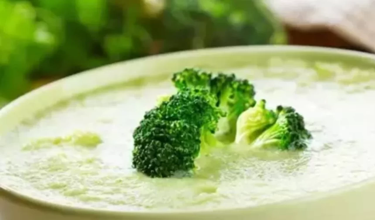 Vitamin deposu brokoli ve patatesle bebekler için güçlü tarif