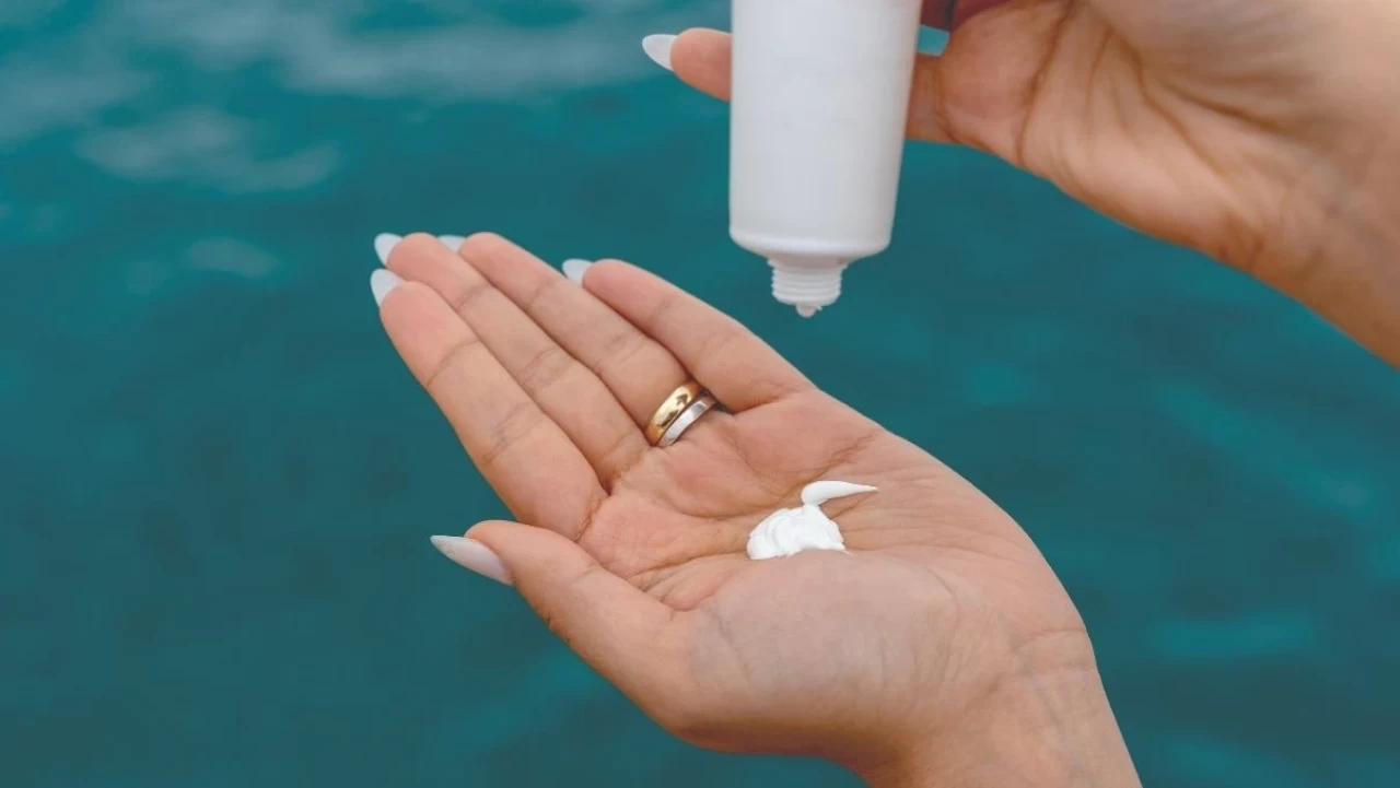 Güneş kremi sürerken buna mutlaka dikkat edin!