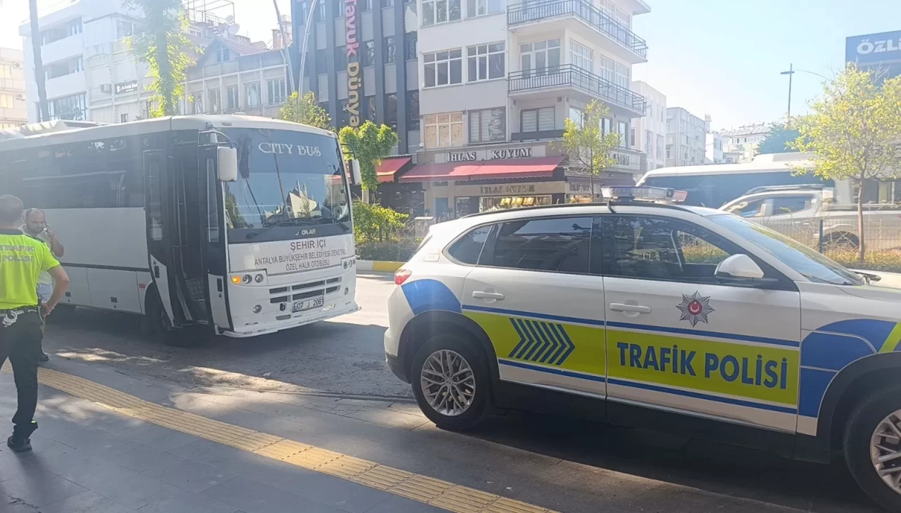 Süresi dolmuş ehliyetle minibüs kullanan sürücüye 3 bin 755 TL ceza