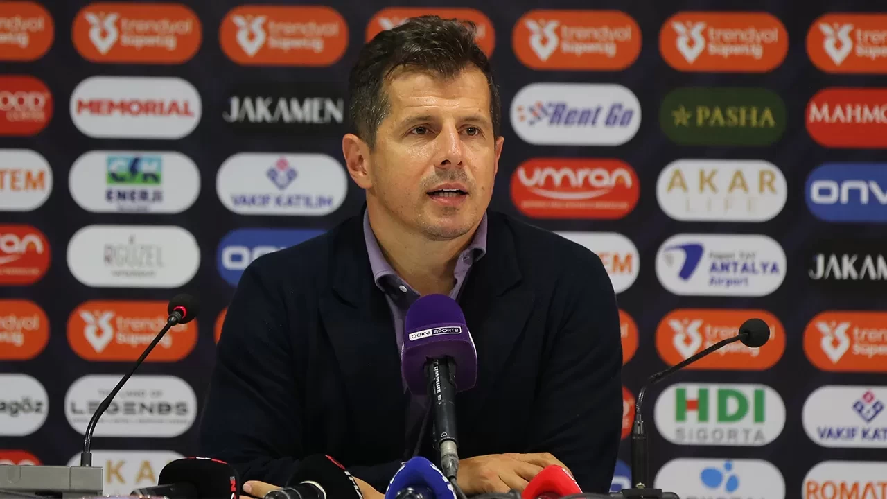 Antalyaspor Teknik Direktörü Emre Belözoğlu, başka bir kulüple anlaştığı iddialarını yalanladı
