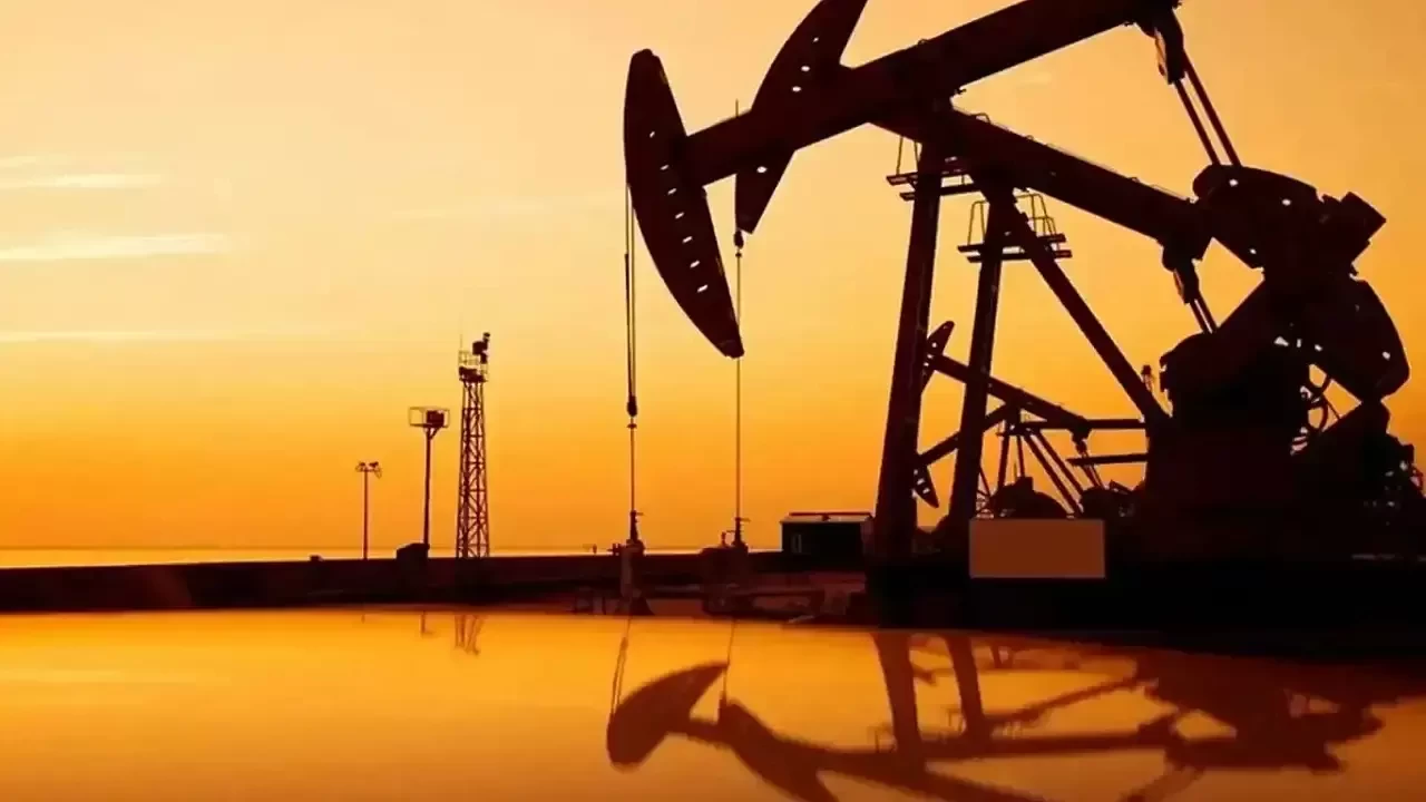 İsrail, İran'a saldırdı! Petrol fiyatları zirveyi gördü